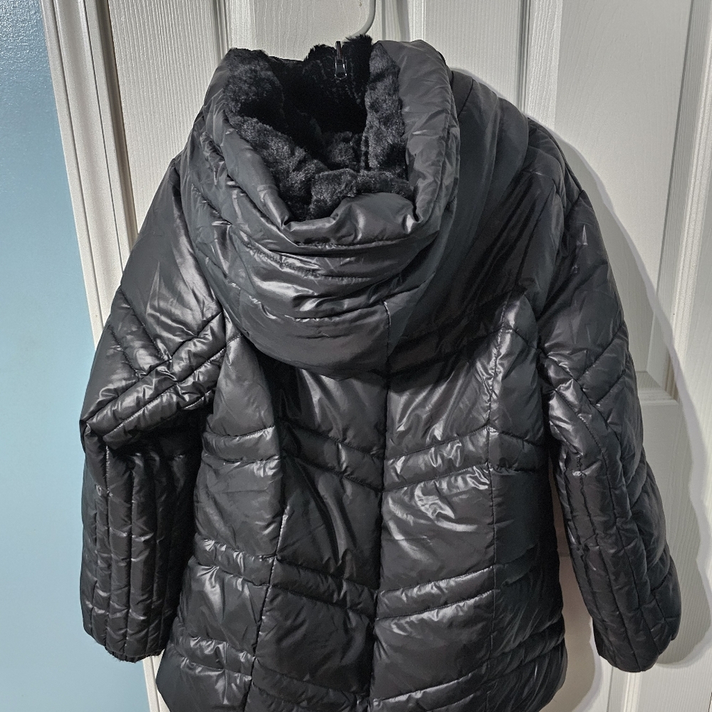 Steve Madden Black REVERSIBLE Puffer/Faux Fur Winter COAT Size Medium Like New.